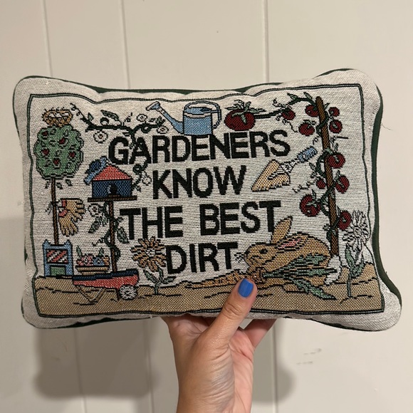Vintage Other - Vintage Tapestry Pillow “Gardeners Know the Best Dirt”